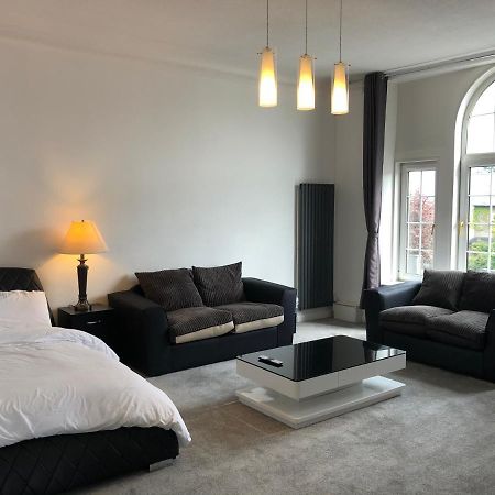 Premier 2 Bed Flat C Apartment บร็อกซ์เบิร์น ภายนอก รูปภาพ