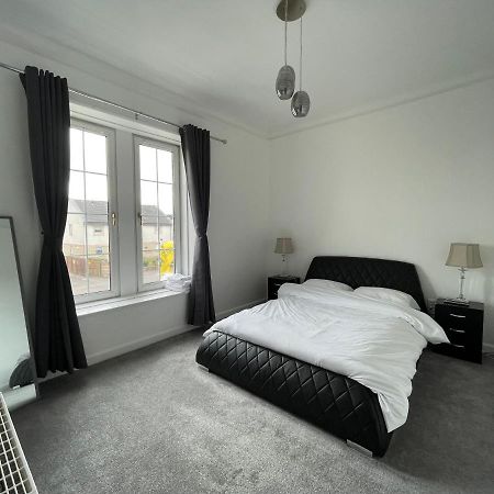 Premier 2 Bed Flat C Apartment บร็อกซ์เบิร์น ภายนอก รูปภาพ