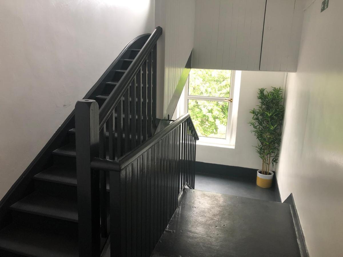 Premier 2 Bed Flat C Apartment บร็อกซ์เบิร์น ภายนอก รูปภาพ