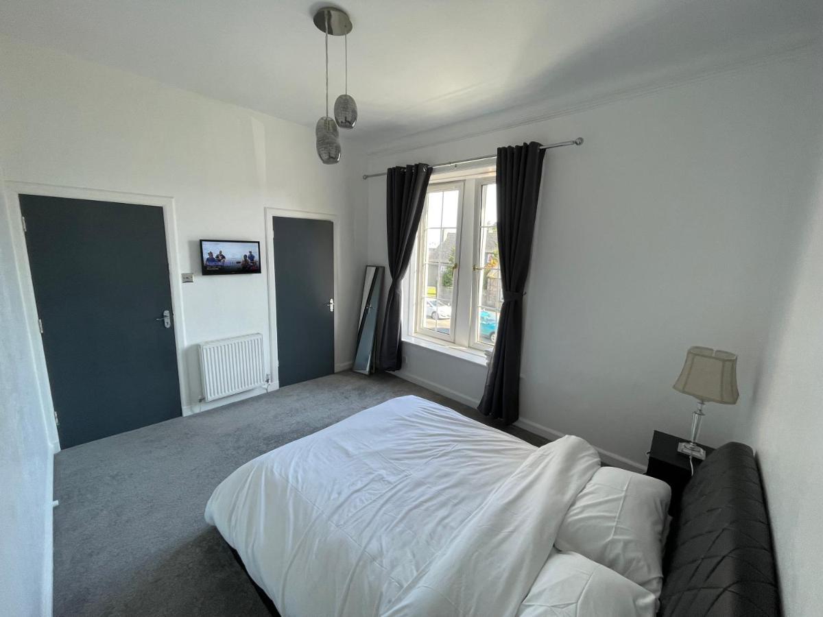 Premier 2 Bed Flat C Apartment บร็อกซ์เบิร์น ภายนอก รูปภาพ