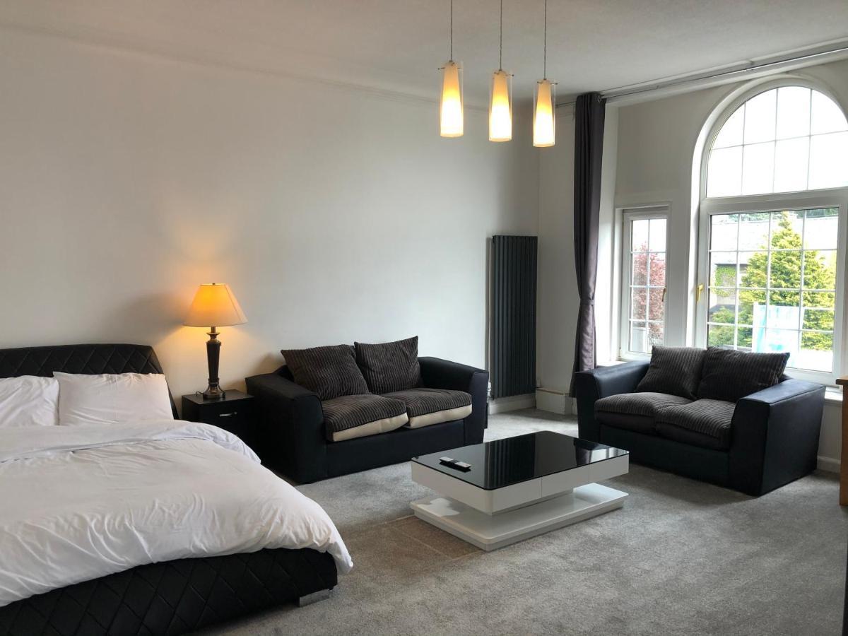Premier 2 Bed Flat C Apartment บร็อกซ์เบิร์น ภายนอก รูปภาพ