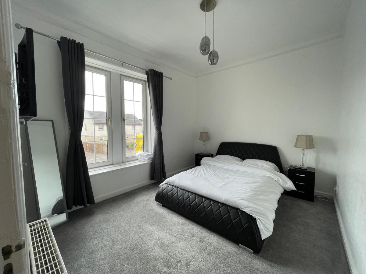 Premier 2 Bed Flat C Apartment บร็อกซ์เบิร์น ภายนอก รูปภาพ